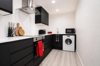 Cardiff Bloc by Prime Stays - 4 Bedroom Ensuite Studios & Big Lounge with Garden for Groups & Contractors - 5