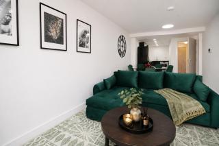 Cardiff Bloc by Prime Stays - 4 Bedroom Ensuite Studios & Big Lounge with Garden for Groups & Contractors - 9