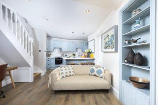 Myrtle Cottage - Pet friendly, 20m from beach, modern cottage - 0