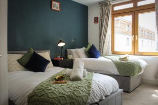 B1 Executive Stay Parking Workspace 2 Baths - 6