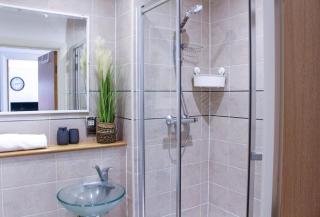 B1 Executive Stay Parking Workspace 2 Baths - 1