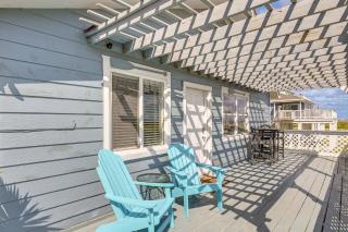 Walk to Gulf: Surfside Beach Home w/ Deck - 8