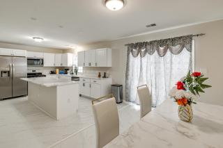 Walkable Riverdale Park Retreat: 9 Mi to DC! - 8
