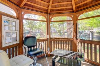 Walkable Riverdale Park Retreat: 9 Mi to DC! - 9
