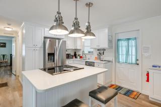 7 Mi to Bonita Beach! Escape w/ Pool Access - 8