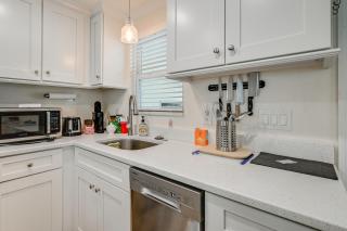 7 Mi to Bonita Beach! Escape w/ Pool Access - 2