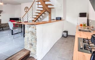 1 Bedroom Gorgeous Home In Rospez - 4
