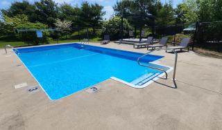 Red Roof Inn & Suites Newport - Middletown, RI - 9