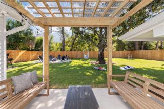 Sleeps 12 Outdoor Patio Firepit Game Room - 9