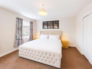 2 Bed Apartment in Reading - Sleeps 4 - 6