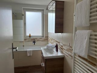 Hideaway in Strobl mit Frühstück und Badeplatz in Sankt Wolfgang - 1