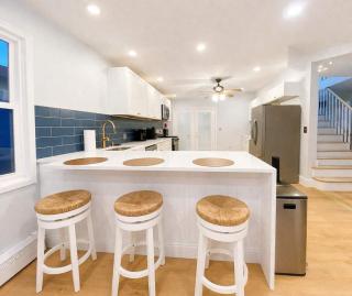 Spacious Beach House for 12 - 10-Min Walk to Beach - Family-Friendly Coastal Retreat - 1