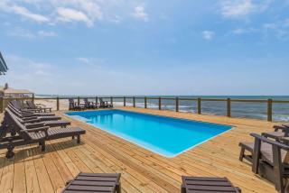 Coastal Gem on the Sand With Large Deck Ocean Views Free WiFi & Private Hot Tub - 9