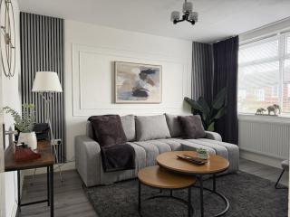 Modern 10 Guest Getaway - Large Kitchen & Lounge - 0