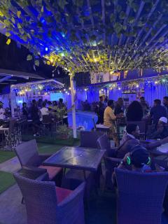 DE Lounge Inn - 3