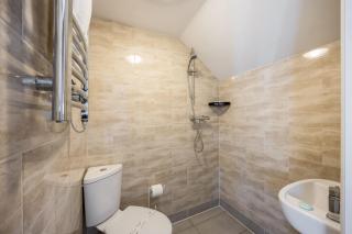 Porto Bello - spacious home with sunny patio and parking - 1