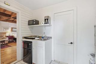 Cozy 1BR Near Downtown Lafayette - 8