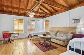Cozy 1BR Near Downtown Lafayette - 3