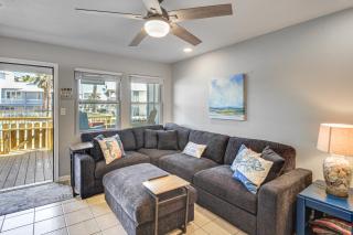 Boardwalk to Port Aransas Beach! Condo w/ Pool - 8