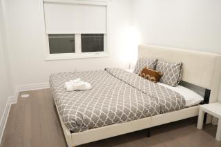 Charming Oakville Getaway - 8