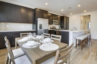 Twin Townhomes in Henderson: 12 Mi to Lake Mead! - 6