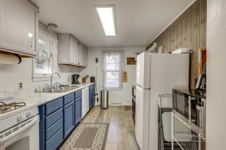 Year-Round Chain of Lakes Retreat! Northwoods Home - 9