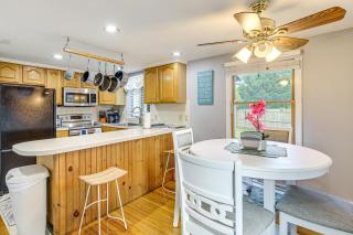 2 Mi to Beach: Quaint West Yarmouth Retreat! - 4