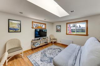 Walkable, Dog Friendly! Friday Harbor Stay w/ Deck - 5