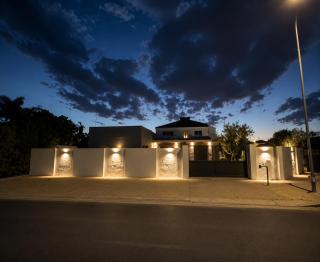 Ideal Location Kimberley 4 - 7