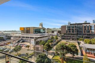 Chic 1-Bed Apartment with Secure Parking - 4