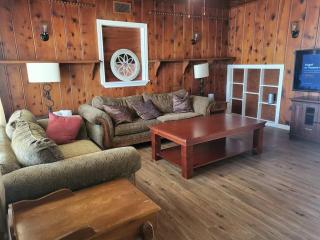 Spacious 5 Bedroom Corsicana Home Near Lake Halbert Sleeps 9 Family Friendly - 9