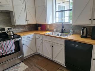 Spacious 5 Bedroom Corsicana Home Near Lake Halbert Sleeps 9 Family Friendly - 2