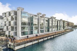 Luxury 2 Bed Marina Apartment Pool Spa Gym - 6