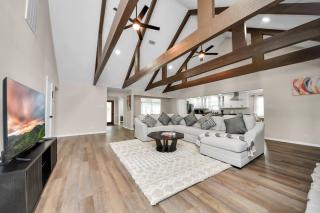 Modern Home, Game Room, Pool Table, Stylish Bath. - 9