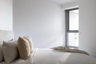 Premium St Kilda Rd Apt Pool, Gym and Park Access - 8