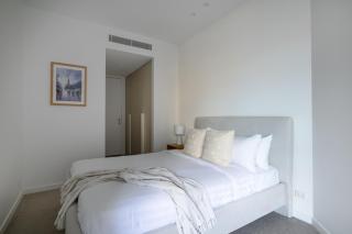 Premium St Kilda Rd Apt Pool, Gym and Park Access - 3