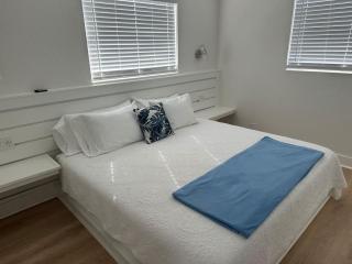Tarpo Tide Grand remodeled 3 bedroom waterfront view - 2