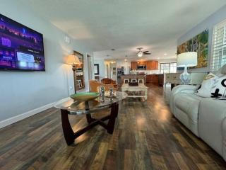 Canal Front 3BR Cape Coral Home. Heated Pooland Jacuzzi. King Bed. Pet-Friendly - 6