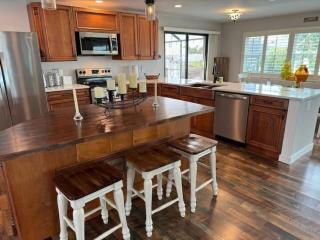 Canal Front 3BR Cape Coral Home. Heated Pooland Jacuzzi. King Bed. Pet-Friendly - 3