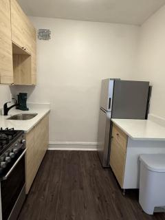 Large 2 Room Studio - Great Transportation - 1