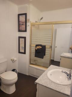One Bedroom Apartment Near Avenir Centre & Hospital - 9