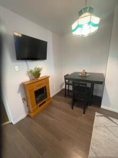 One Bedroom Apartment Near Avenir Centre & Hospital - 4