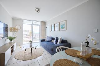 2 Bedroom Bloubergstrand Apartment with Ocean Views - 6