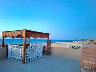 First row chalet beach house قرية دعاء السماء مدينة الحمام - 6