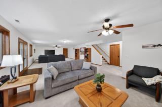 Quiet Lincoln Gem 3 King BRs Garage home - 9