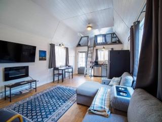 Cozy Lofted Cabin #1 at Cataract Lake Getaway - 8