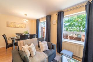 Premium Central BHAM 5-Bed Home with Garden and Free Parking - 5