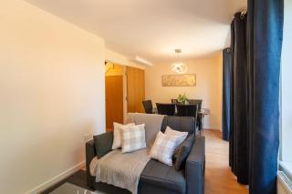 Premium Central BHAM 5-Bed Home with Garden and Free Parking - 1