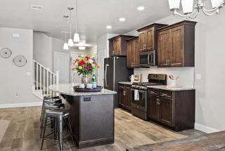 Perfect Family Getaway with Pool, Lazy River & Gym - 6