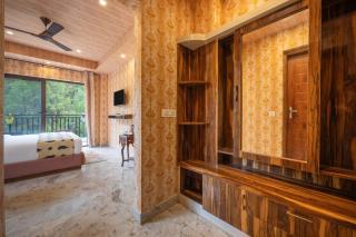 The Grandview Home Kasauli by Splendid Retreat Hotels - River View Balcony - Mountain View - Family Groups & Couples - Forest Treks - 1